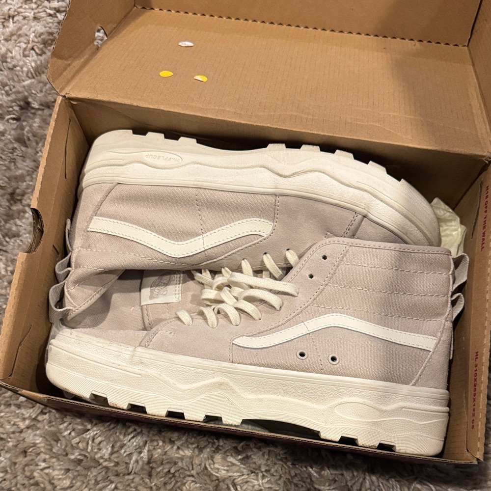 Vans Women's Sneakers in Cream and White